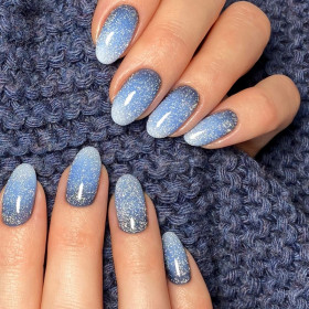 Pose de top coat pailleté scintillant de la marque Makear